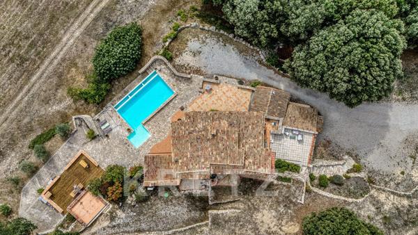 Pierrevert- Parc du Luberon- Ancienne ferme du XIVᵉ siècle entièrement restaurée – Plus de 300 m² au