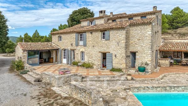 Pierrevert- Parc du Luberon- Ancienne ferme du XIVᵉ siècle entièrement restaurée – Plus de 300 m² au