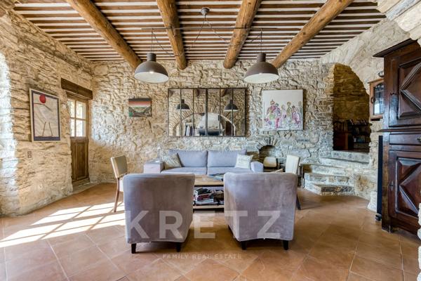 Pierrevert- Parc du Luberon- Ancienne ferme du XIVᵉ siècle entièrement restaurée – Plus de 300 m² au
