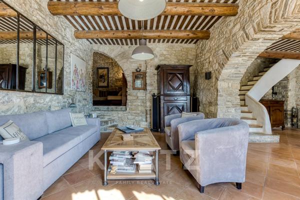 Pierrevert- Parc du Luberon- Ancienne ferme du XIVᵉ siècle entièrement restaurée – Plus de 300 m² au