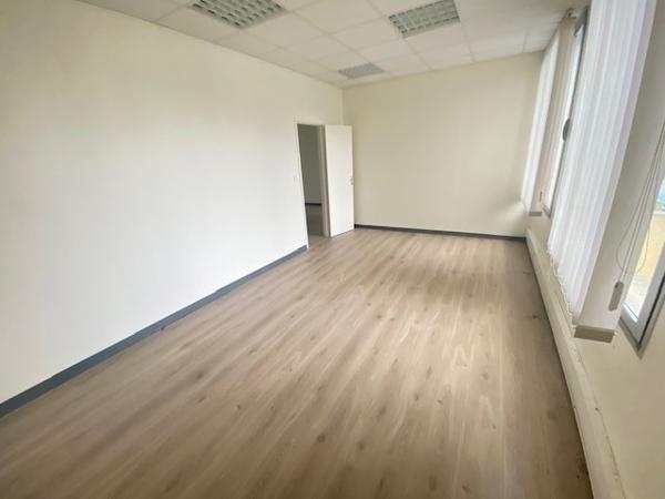 Local Professionnel entièrement rénové - La Glacière