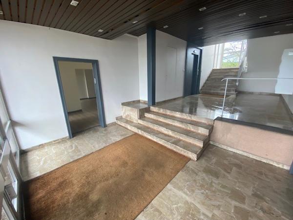 Local Professionnel entièrement rénové - La Glacière