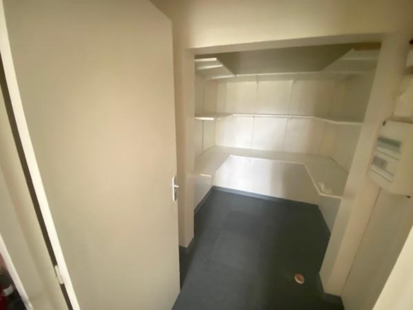 Local Professionnel entièrement rénové - La Glacière