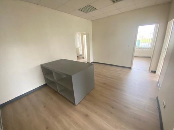 Local Professionnel entièrement rénové - La Glacière