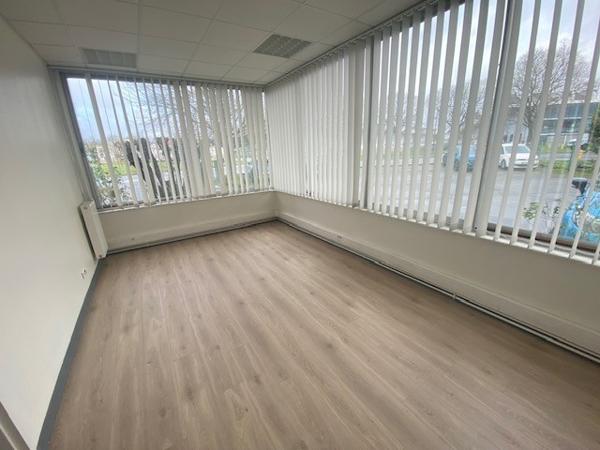 Local Professionnel entièrement rénové - La Glacière