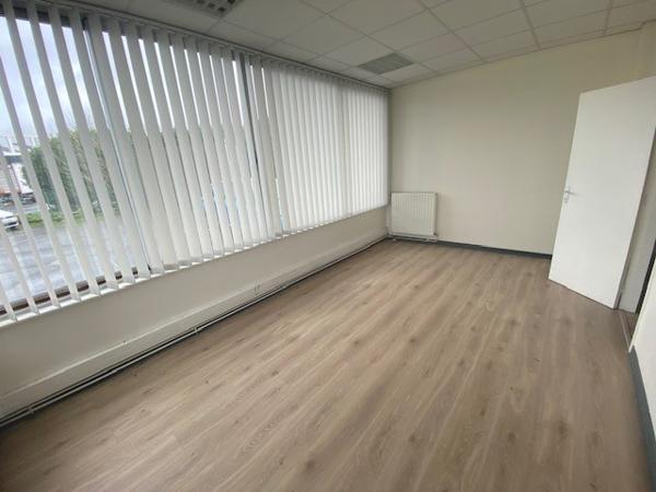 Local Professionnel entièrement rénové - La Glacière