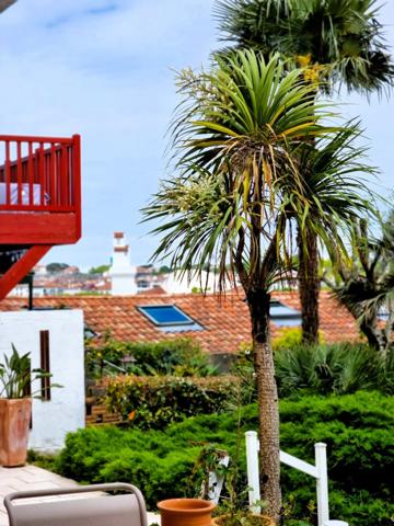 CIBOURE QUARTIER CROIX ROUGE  APPARTEMENT DE 114,32 M² EN REZ-DE-JARDIN AVEC JARDIN PRIVATIF DE 200 M² ET DOUBLE GARAGE FERMÉ