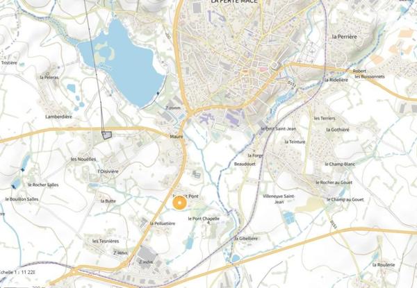 Terrain à bâtir à LA FERTE MACE d'une surface environ 2900 m² avec possibilité plus