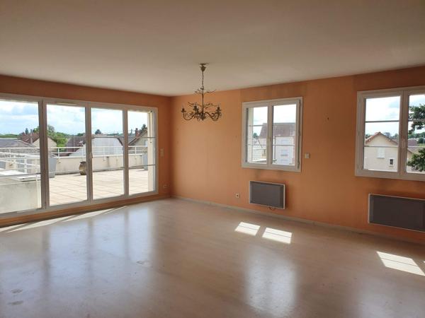 Location Appartement131,79 m² - 5 Pièces - VILLEMANDEUR (45700)
