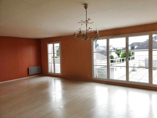 Location Appartement131,79 m² - 5 Pièces - VILLEMANDEUR (45700)