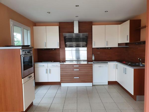 Location Appartement131,79 m² - 5 Pièces - VILLEMANDEUR (45700)