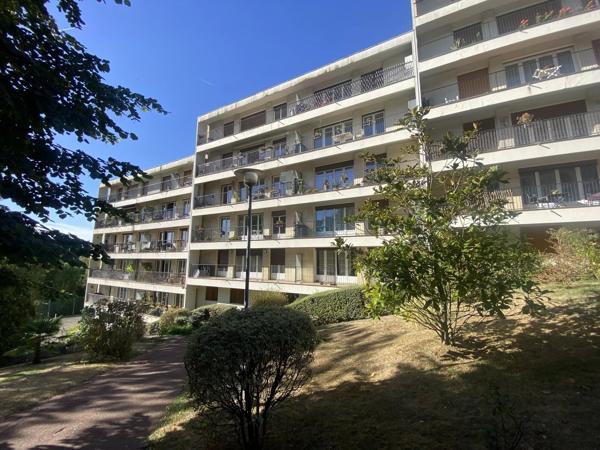 Location                                                      Appartement
                        
                     4 pièces                      72 m2                     à Chartres
