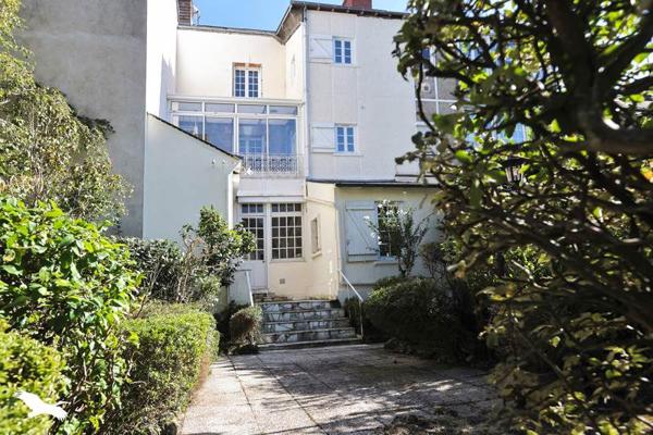 Maison à vendre 617 372 € Tours 10 p 234 m² DPE E