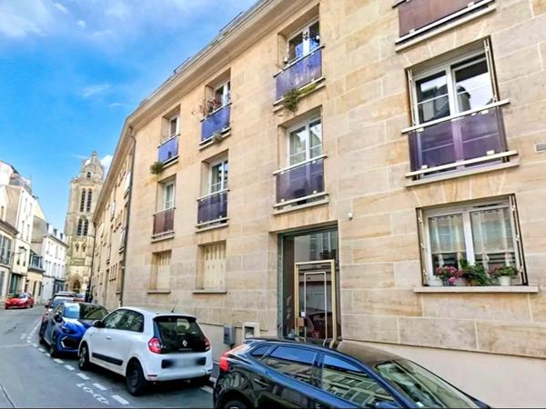 Bureau
         5 pièces
        - 100 m² Exclusivité 239 900 € *
