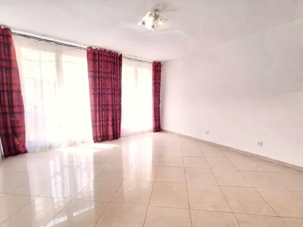 Bureau
         5 pièces
        - 100 m² Exclusivité 239 900 € *