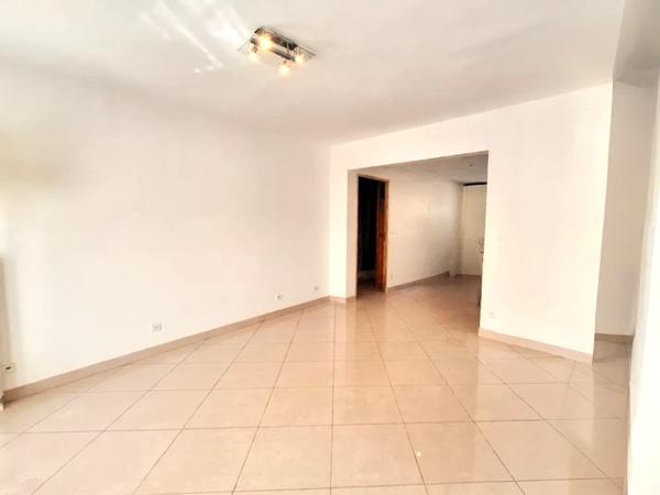 Bureau
         5 pièces
        - 100 m² Exclusivité 239 900 € *