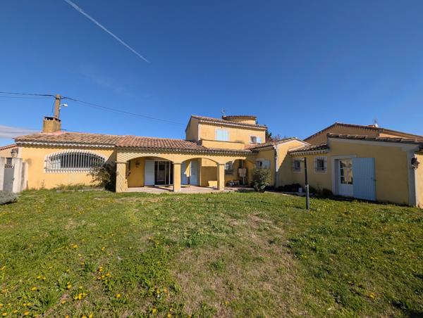 Entraigues-sur-la-Sorgue (84320) Maison atypique