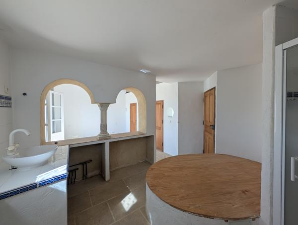 Entraigues-sur-la-Sorgue (84320) Maison atypique