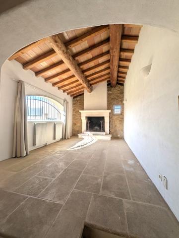 Entraigues-sur-la-Sorgue (84320) Maison atypique