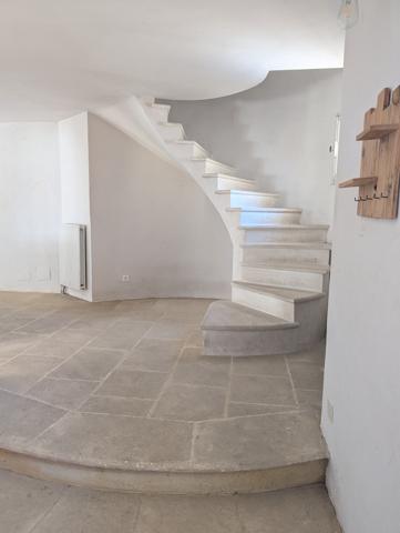 Entraigues-sur-la-Sorgue (84320) Maison atypique