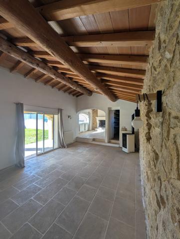 Entraigues-sur-la-Sorgue (84320) Maison atypique