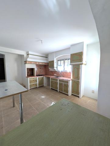 Entraigues-sur-la-Sorgue (84320) Maison atypique