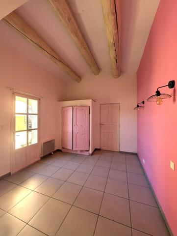 Entraigues-sur-la-Sorgue (84320) Maison atypique