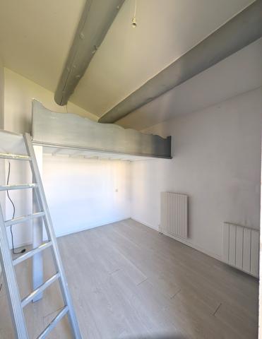 Entraigues-sur-la-Sorgue (84320) Maison atypique