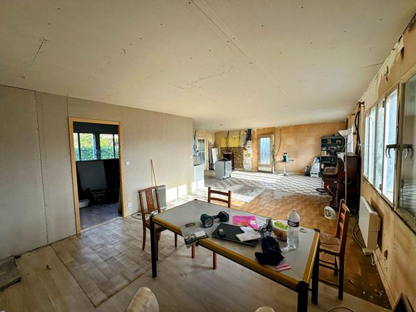 Maison de plain-pied à fort potentiel Grands volumes Travaux à prévoir Sans vis-à-vis