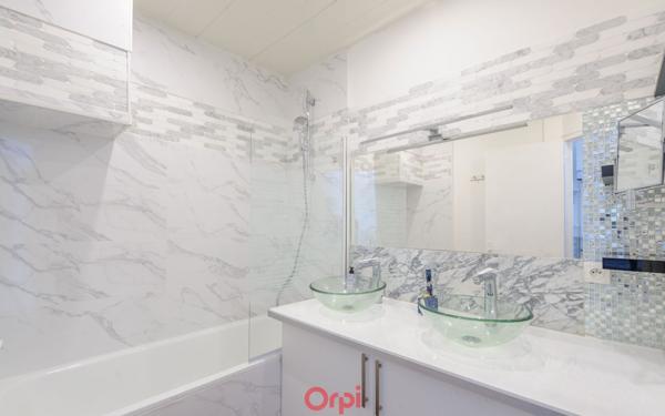 Appartement à vendre    2 pièces • 49 m2 La Rochelle