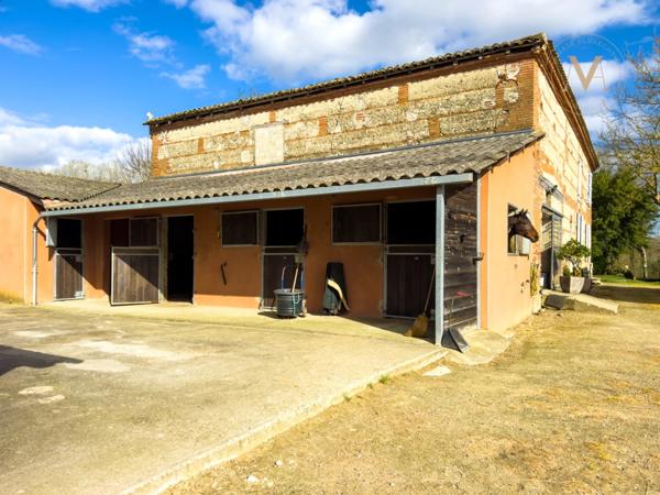 Propriété équestre de standing – Installations haut de gamme – 5 ha – Un bien rare offrant des infrastructures professionnelles, une maison confortable et un environnement priviligé à MOISSAC (82)