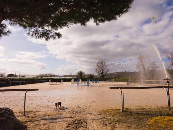 Propriété équestre de standing – Installations haut de gamme – 5 ha – Un bien rare offrant des infrastructures professionnelles, une maison confortable et un environnement priviligé à MOISSAC (82)