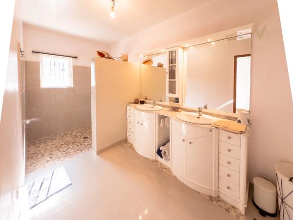 Propriété équestre de standing – Installations haut de gamme – 5 ha – Un bien rare offrant des infrastructures professionnelles, une maison confortable et un environnement priviligé à MOISSAC (82)