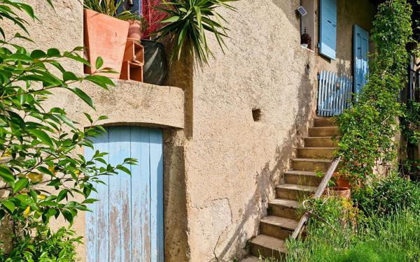 Maison à vendre    3 pièces •  Pierrerue