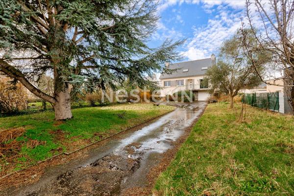 MAISON A VENDRE - LANGUEUX - Entre le bourg et les grèves, profitez de grands espaces intérieurs et extérieurs avec une vue sur la baies depuis la pièce de vie !