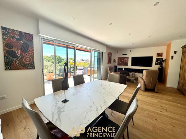 Appartement T3 bis - 110m2 - Dernier étage avec terrasse - Box et parking - La Genette 790 000 € **  - Référence  JH742D2