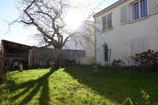 Rochefort : Quartier Gambetta Maison 5 chambres + 120 m² Garage + Jardin