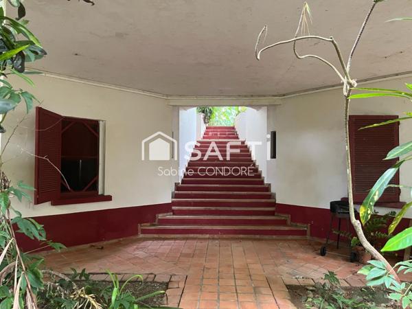 Saint-Joseph 97212 - Grande propriété composée de 4 appartements