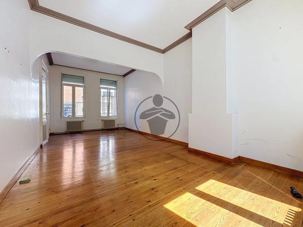 Vente                                                      Maison de ville
                        
                     5 pièces                      110 m2                     à Saint-Quentin