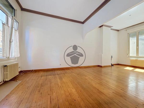Vente                                                      Maison de ville
                        
                     5 pièces                      110 m2                     à Saint-Quentin