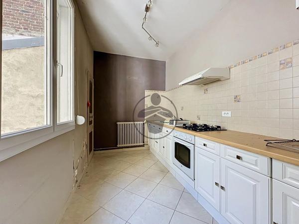 Vente                                                      Maison de ville
                        
                     5 pièces                      110 m2                     à Saint-Quentin