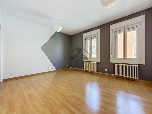 Vente                                                      Maison de ville
                        
                     5 pièces                      110 m2                     à Saint-Quentin