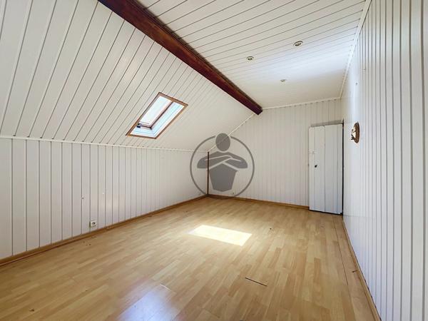 Vente                                                      Maison de ville
                        
                     5 pièces                      110 m2                     à Saint-Quentin