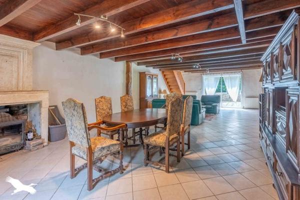 Maison à vendre 175 000 € Saint-Bonnet-sur-Gironde 6 p 170 m² DPE E