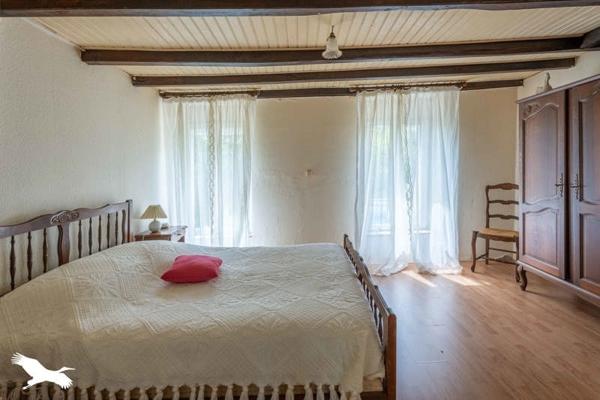 Maison à vendre 175 000 € Saint-Bonnet-sur-Gironde 6 p 170 m² DPE E