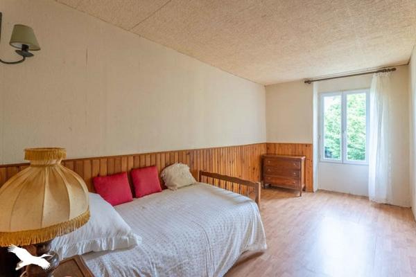 Maison à vendre 175 000 € Saint-Bonnet-sur-Gironde 6 p 170 m² DPE E