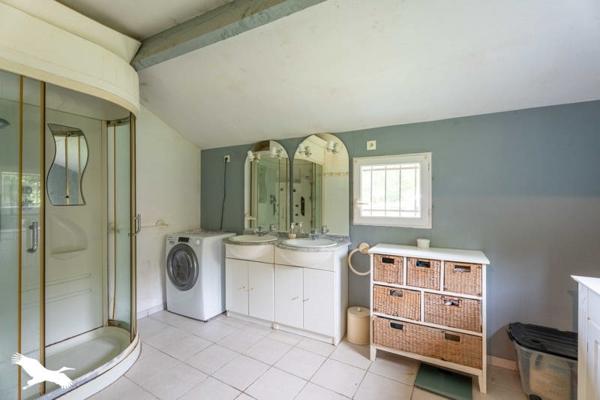 Maison à vendre 175 000 € Saint-Bonnet-sur-Gironde 6 p 170 m² DPE E
