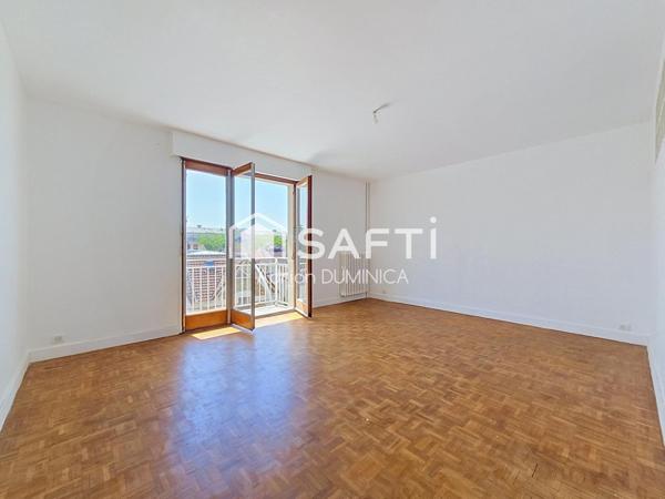 Très bel appartement avec balcon et une belle vue dégagée