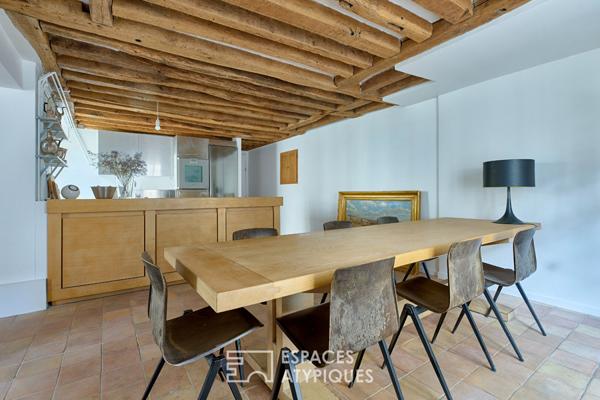 Duplex rénové sous les toits à deux pas de la Place des Vosges