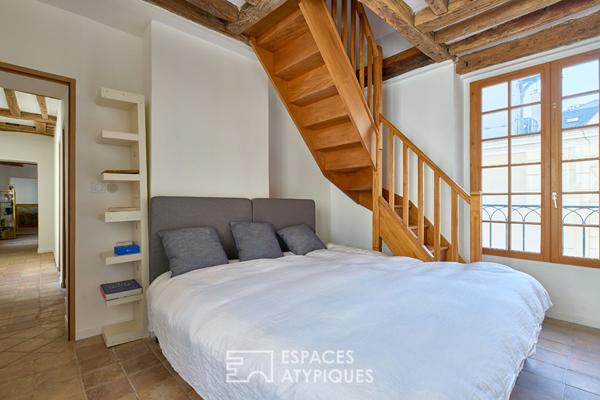 Duplex rénové sous les toits à deux pas de la Place des Vosges
